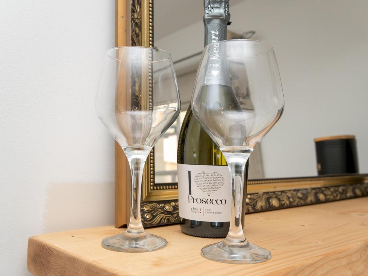 Pass The Keys Stylish 2 Bed Central Bath Apartment With Parking Eksteriør bilde